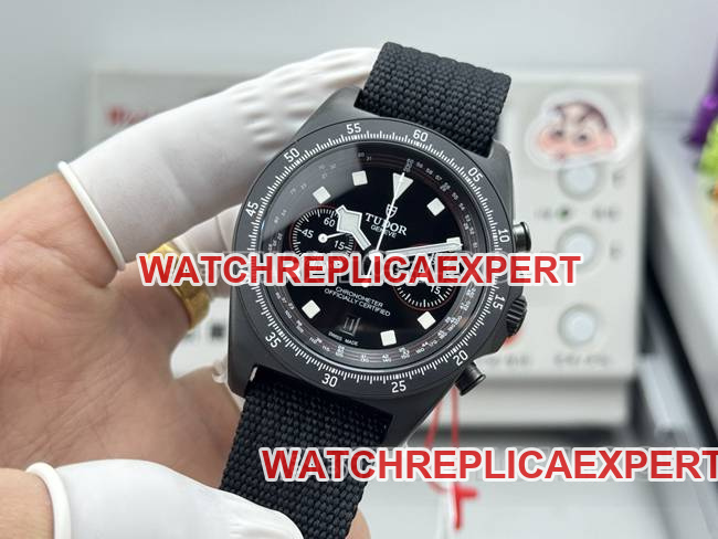 top-tier replica watch collar submersible V+ factory Tudor white 7750 mechanical front live photo
