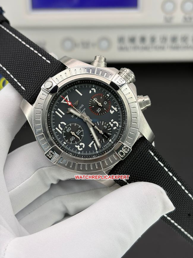 top-tier replica watch BLS factory Avenger Breitling gray plate chronographfront live photo