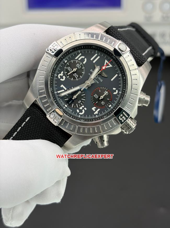 top-tier replica watch BLS factory Avenger Breitling gray plate chronographfront live photo