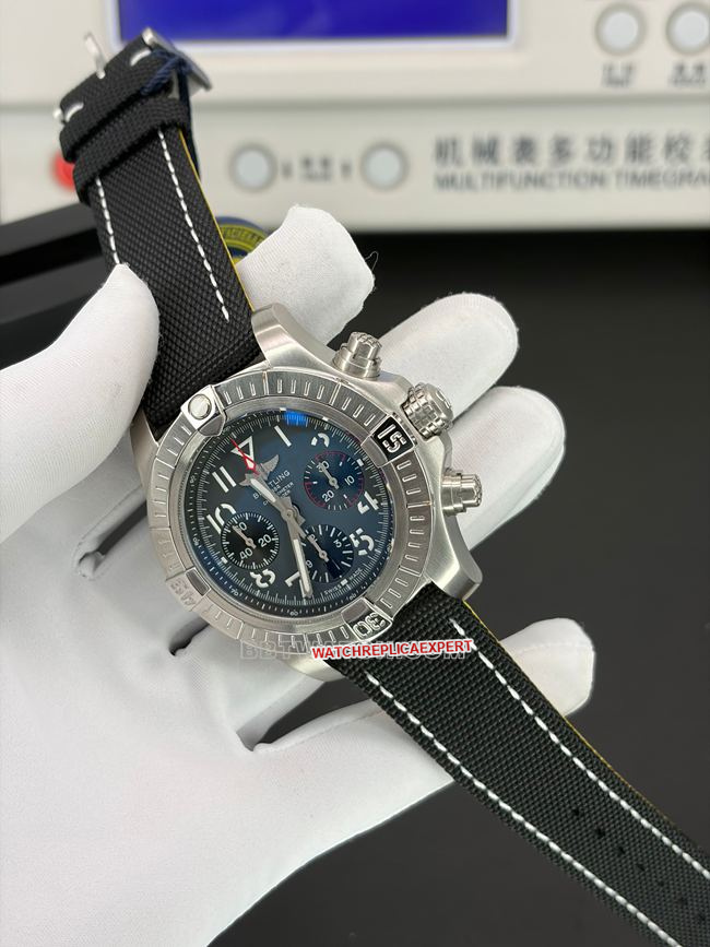 top-tier replica watch BLS factory Avenger Breitling gray plate chronographfront live photo