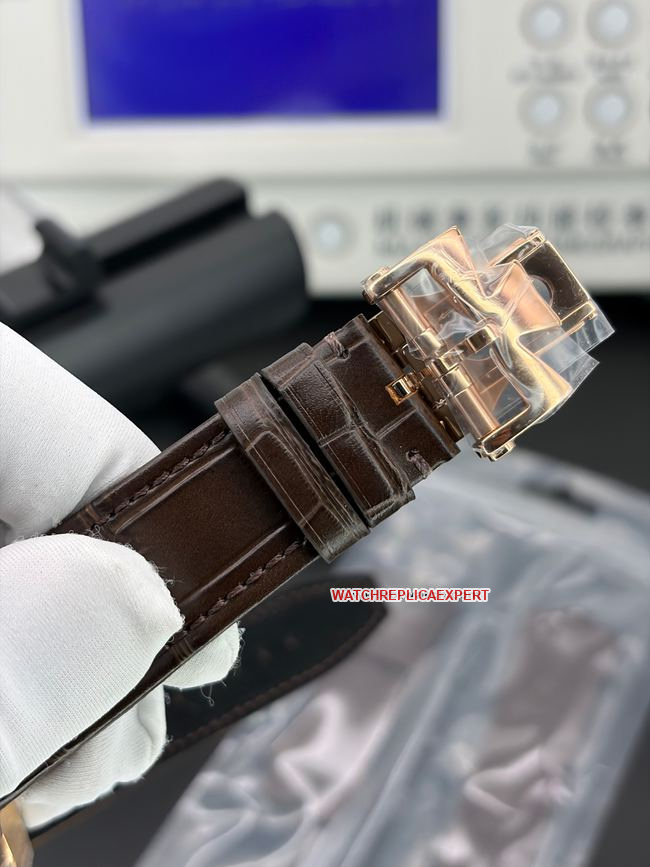 montre réplique haut de gamme usine 8F Vacheron Constantin cadran blanc argenté 5500V photos en direct du fermoir