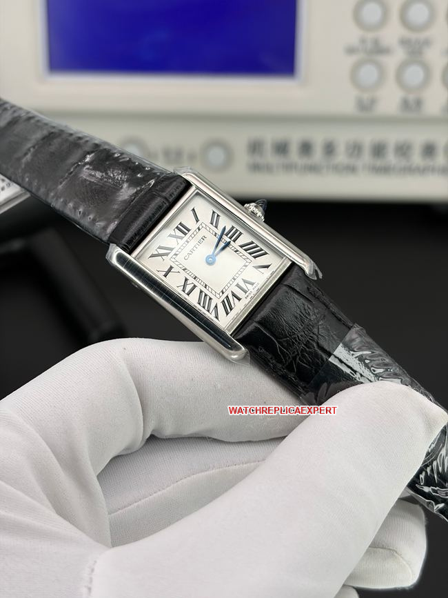top-tier replica watch AF Factory tank Cartierwhite dial leather braceletfront live photo