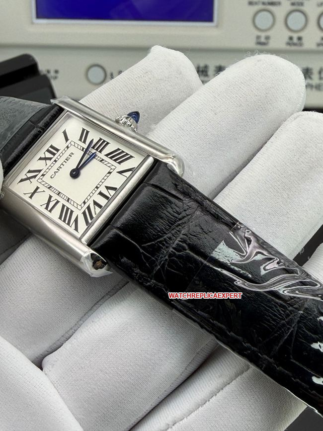 top-tier replica watch AF Factory tank Cartierwhite dial leather braceletfront live photo
