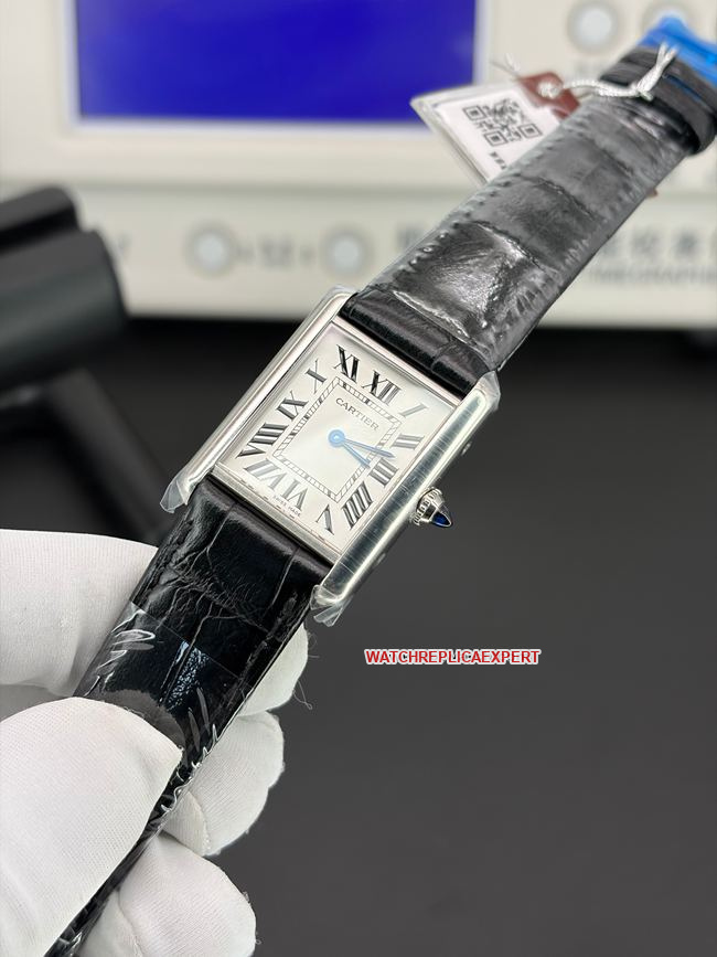 top-tier replica watch AF Factory tank Cartierwhite dial leather braceletfront live photo