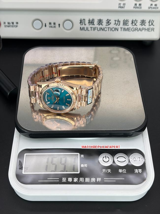 Best replica watch Day-DateQF factory Rolex blue green dial 36 mm weight live photos
