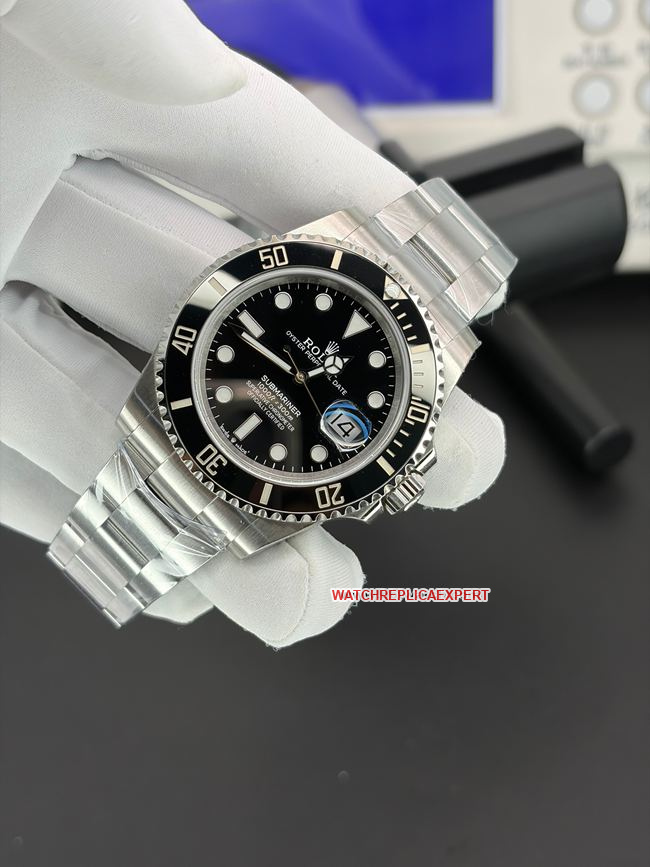 top-tier replica watch VS FactorySubmarinerRolexblack dial3235movementfront live photo