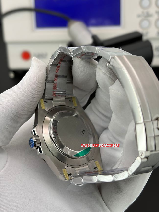 top-tier replica watch VS FactorySubmarinerRolexblack dial3235movementcaseback live photo