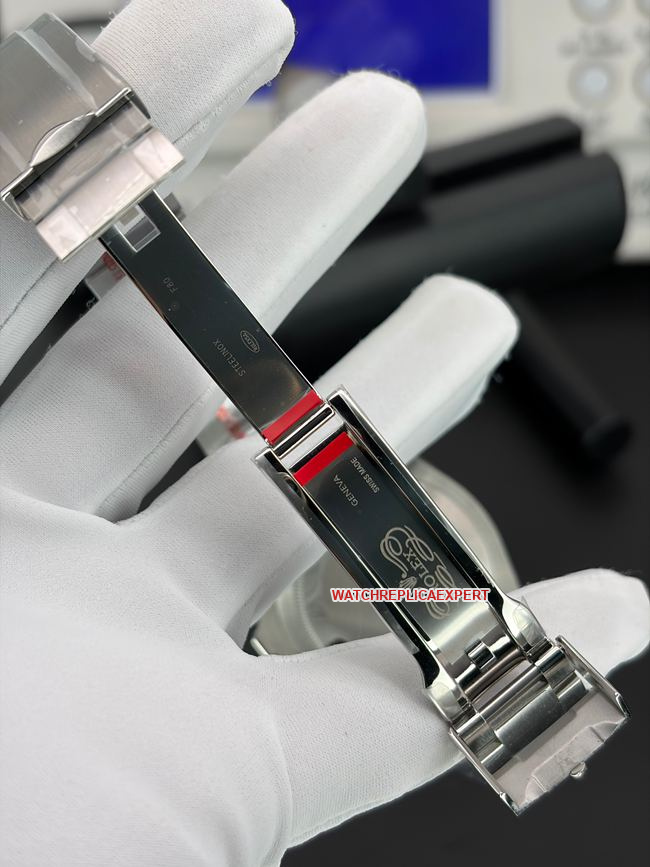 top-tier replica watch VS FactorySubmarinerRolexblack dial3235movementclasplive photos