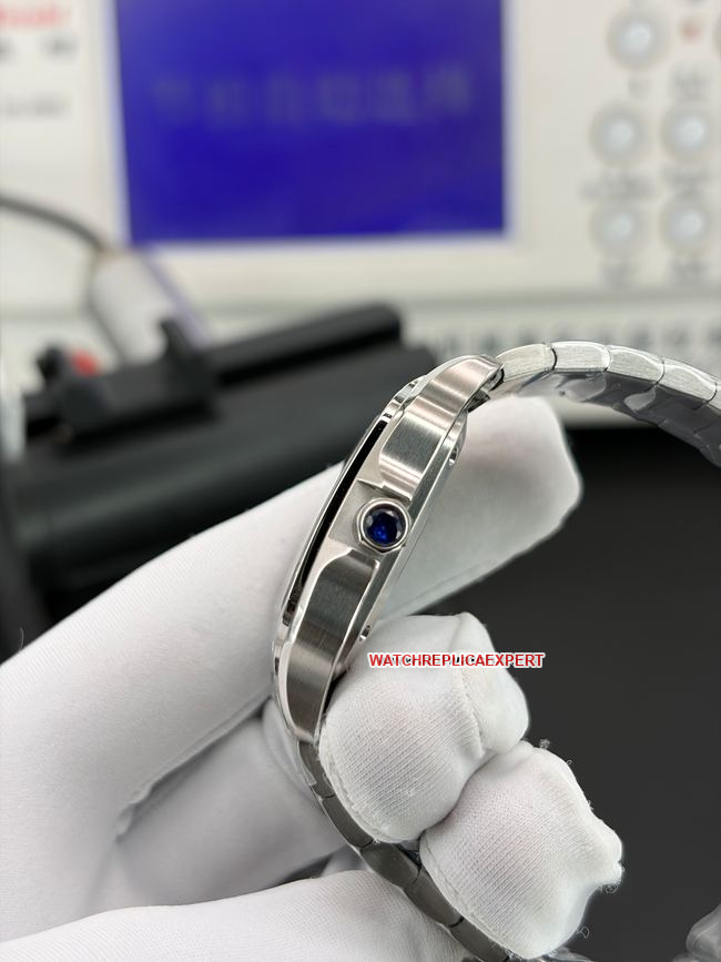 top-tier replica watch BV factory Santos Cartierwhite dialsteel braceletside live photo