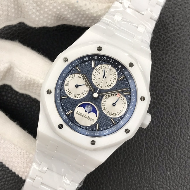 top-tier replica watch Audemars PiguetRoyal Oak series men's blue dialautomatic movementrubber strap watch front view