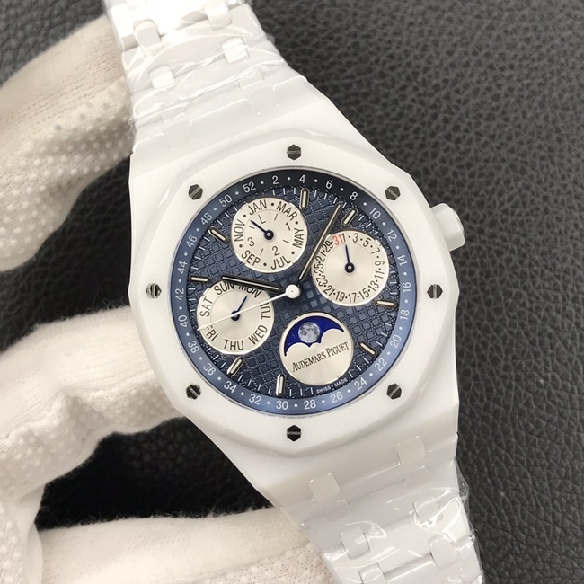 top-tier replica watch Audemars PiguetRoyal Oak series men's blue dialautomatic movementrubber strap watch front view