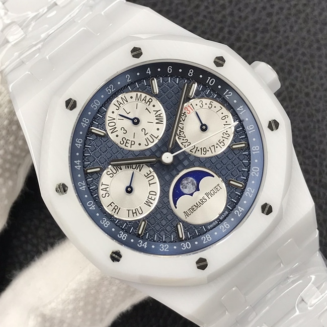 top-tier replica watch Audemars PiguetRoyal Oak series men's blue dialautomatic movementrubber strap watch front view