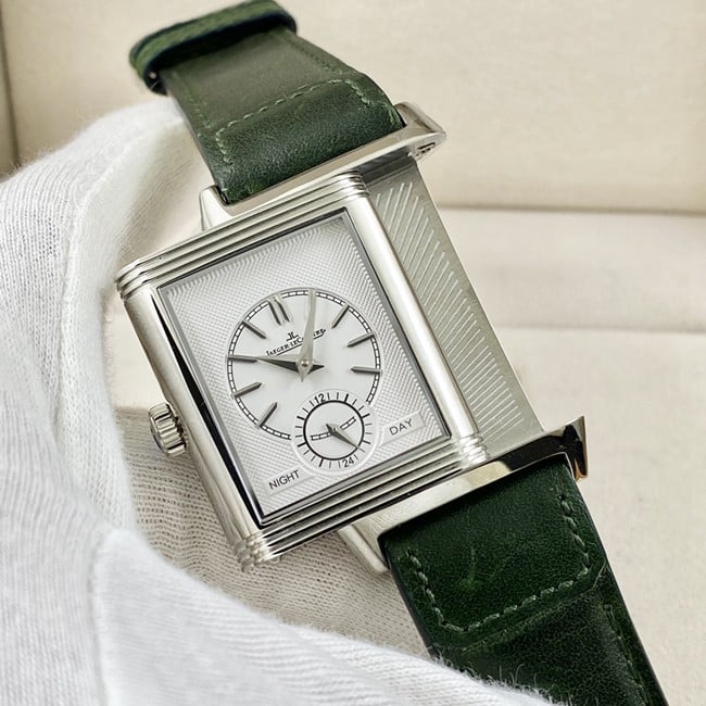 top-tier replica watch Jaeger-LeCoultre men's green dial green strap flip series manual winding leather strap watch front view