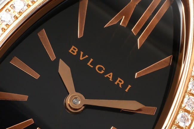 BV factory top-tier replica watch Bvlgari women's black dialceramicbraceletquartz watch detail shots