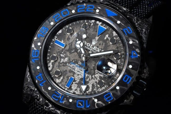 top-tier replicaVS Factory new RolexGMT-Master pattern carbon flower men's watch front view