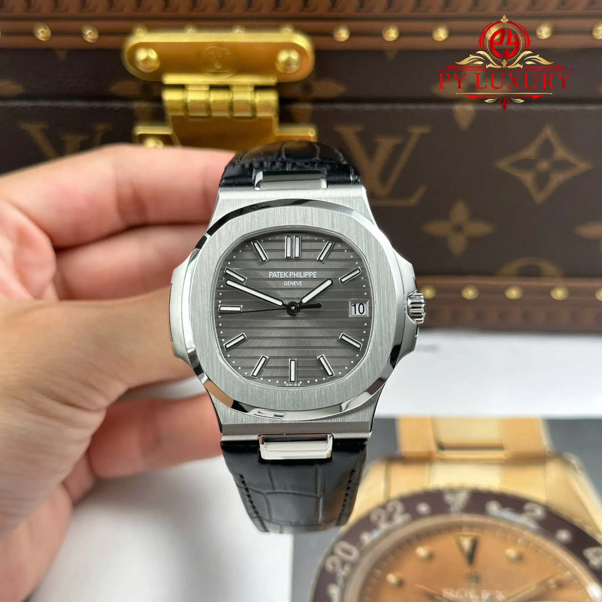 Patek Philippe Nautilus 5711G-001 Grey Dial Leather Strap 1:1 Best Replica 40mm