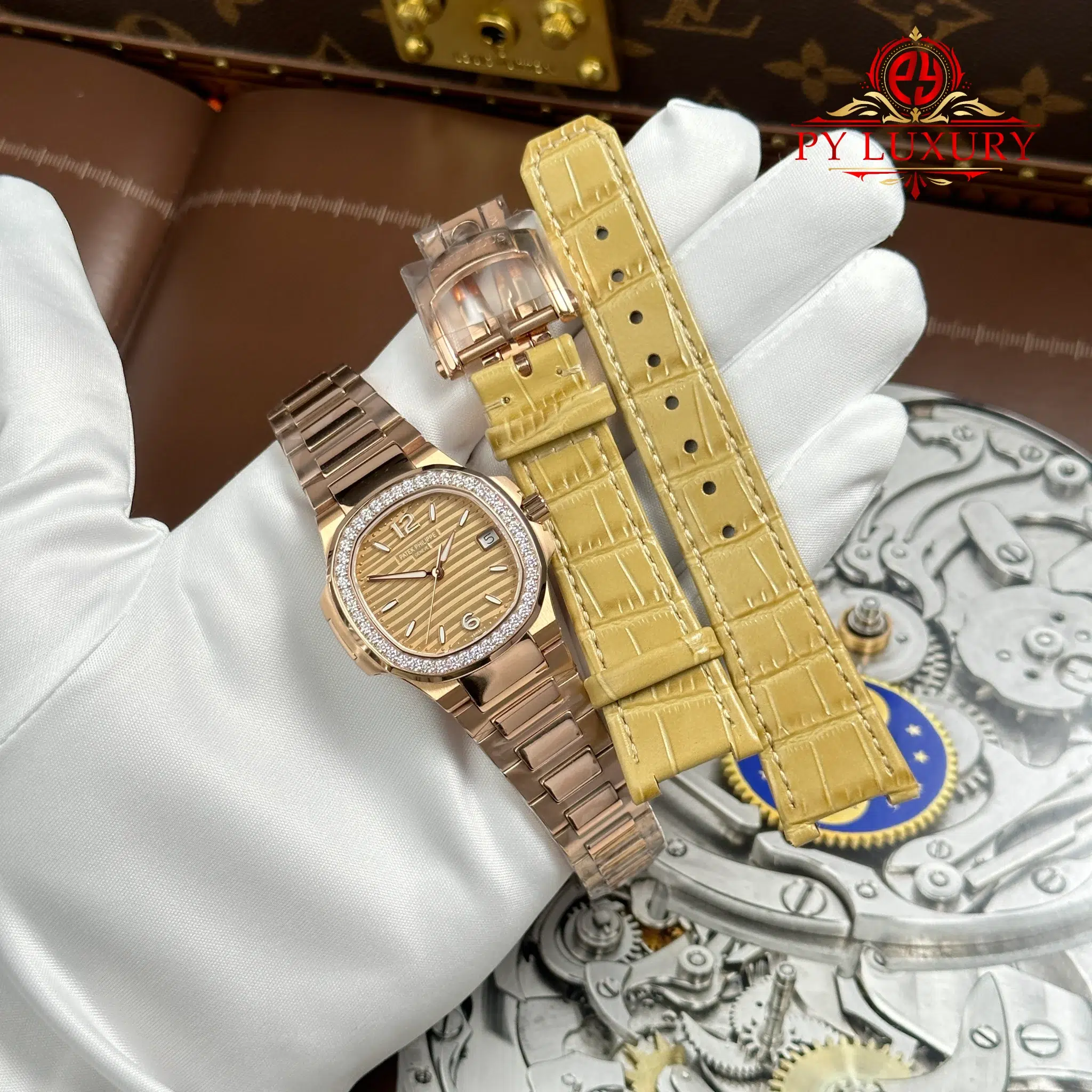 Patek Philippe Nautilus 7010/1R-012 Rose Gold Golden Dial Diamond Bezel Quartz Best Replica 32mm